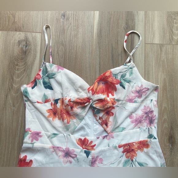 Lulu’s Bountiful Beauty White Floral Print Cutout Wide-Leg Jumpsuit, size XL - Picture 4 of 5